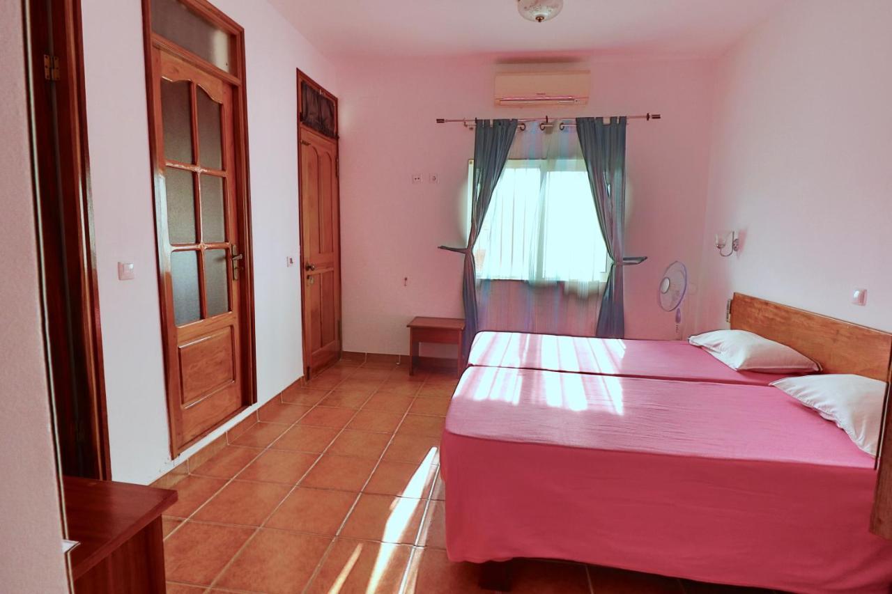 Residencial Che Guevara Bed & Breakfast Mindelo Dış mekan fotoğraf