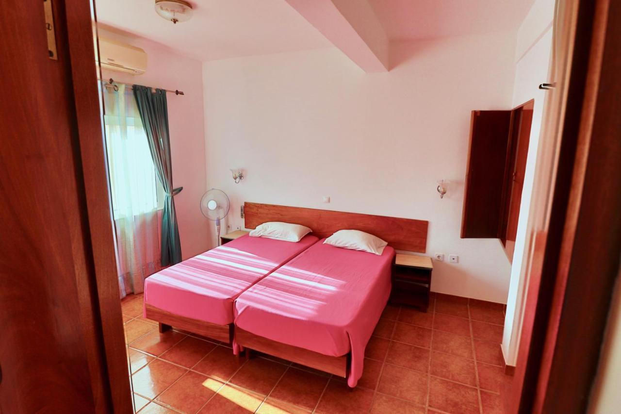 Residencial Che Guevara Bed & Breakfast Mindelo Dış mekan fotoğraf