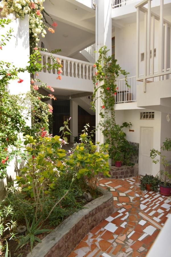 Residencial Che Guevara Bed & Breakfast Mindelo Dış mekan fotoğraf